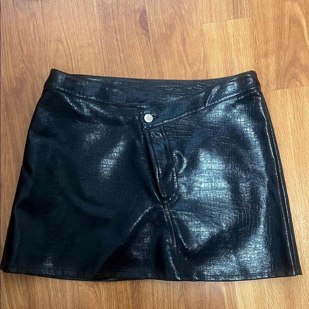 Torn by Ronny Kobo Black Faux Leather Mini Skirt Size Large